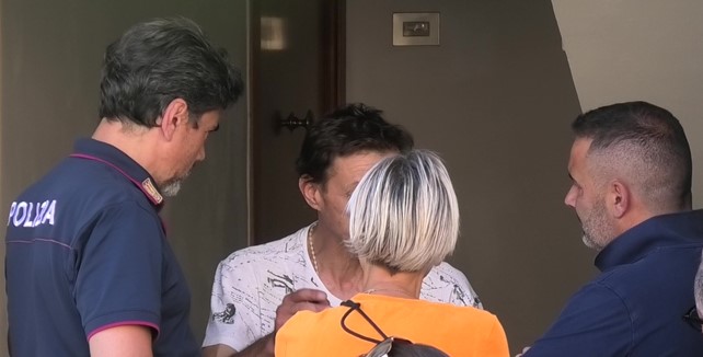 Uomo armato si barrica in casa, pomeriggio di tensione a Campobasso