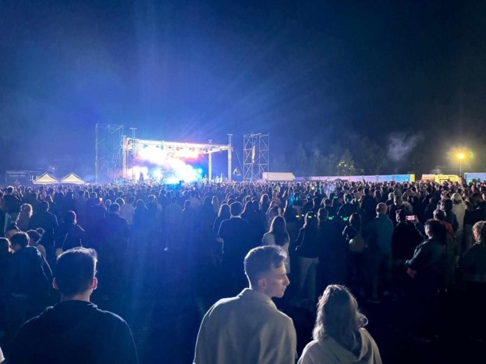 Ciclone Clementino su Selva Piana: in 4mila ballano e cantano con lui