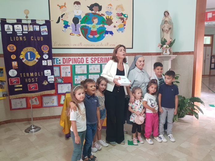 Lions Club Termoli Host dona un defibrillatore alla Scuola Primaria Paritaria “N.M. Campolieti”