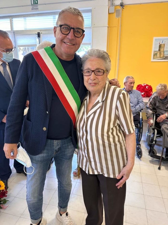 Festa grande ad Opera Serena per i cento anni di nonna Carmela Antonetti