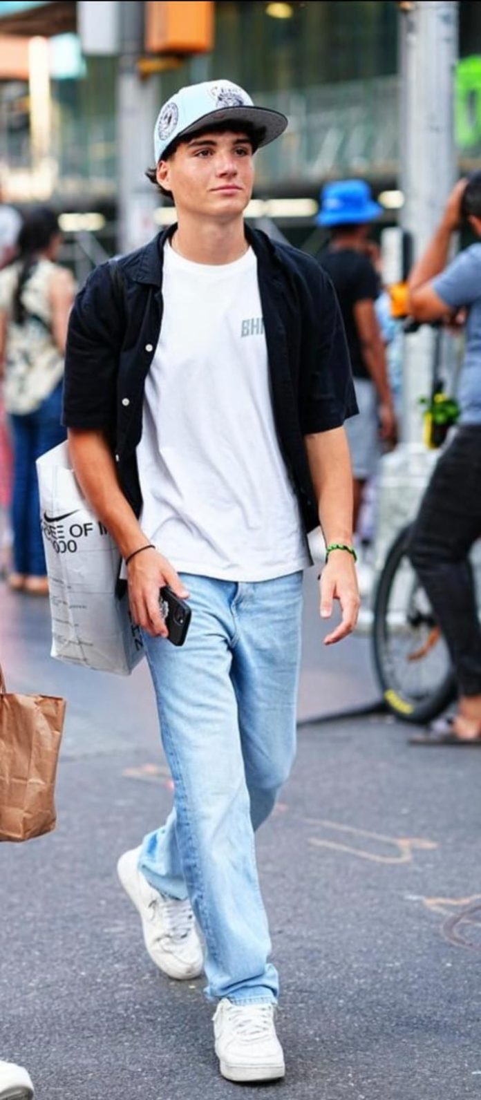 Enzo Antonelli diventa maggiorenne. Auguri e complimenti !!!!