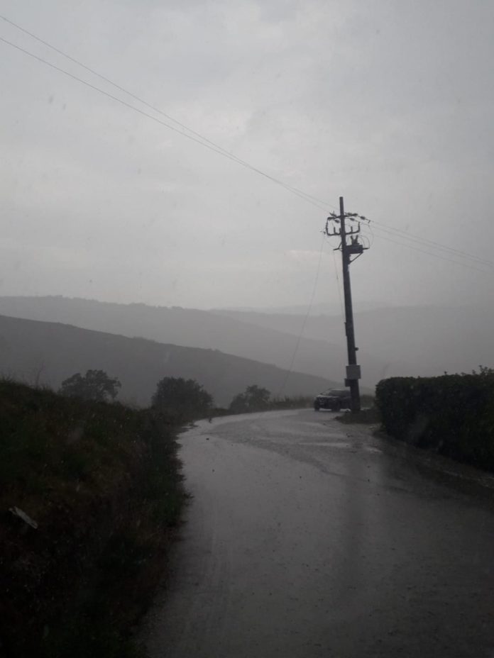 Maltempo, temporali oggi in Molise: a Trivento il distacco di un cavo dell’alta tensione, sulla Provinciale 40 un fulmine buca la strada