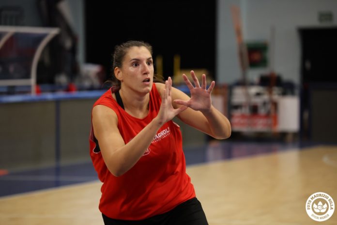 Basket, A1, la Molisana Magnolia dal primo test un exploit di venticinque per i fiori d’acciaio. Le sensazioni del tecnico rossoblù Sabatelli: «Alcuni target centrati in attacco, tanto lavoro da fare in difesa»