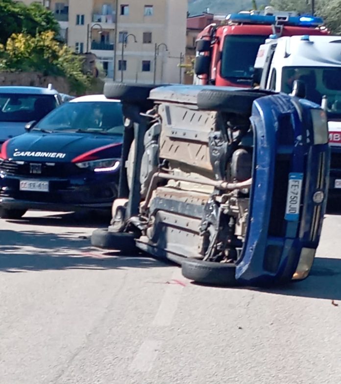 Venafro, auto si ribalta in via Maiella: illeso il conducente di 89 anni venafro via maiella