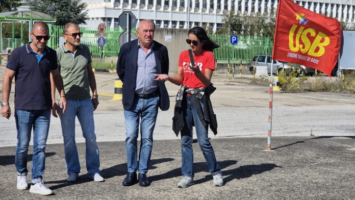 Stellantis, scende in campo anche l’Usb che chiama a raccolta i lavoratori. Intanto i concessionari “scaricano” Tavares