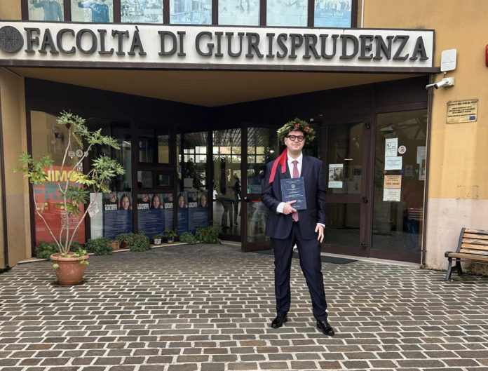Confetti rossi in casa Gonnella: Raffaele si laurea di Giurisprudenza