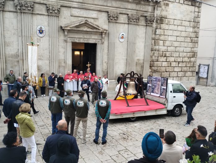 La Campana del Giubileo 2025 è giunta in piazza Cattedrale a Trivento