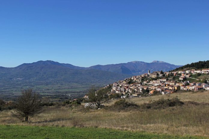 Cercemaggiore, ragazzo finisce in un dirupo tra i rovi: solo tanta paura, passante lo nota e chiama i soccorsi
