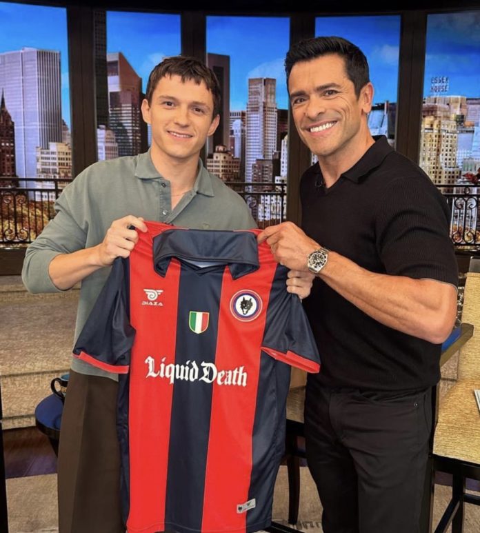 Calcio, Serie C, altra operazione di marketing del Campobasso: Tom Holland posa con la maglia dei lupi. Sabato la sfida al Sestri Levante