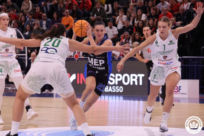 Basket, la Molisana Magnolia, big match per le rossoblù: all’Arena arriva Schio. Sabatelli: «Avere un approccio di maggiore sostanza e difendere con forza»