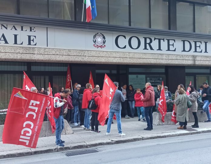 Contratto giusto e lavoro stabile, lo sciopero e presidio docenti e personale Ata di Flc Cgil