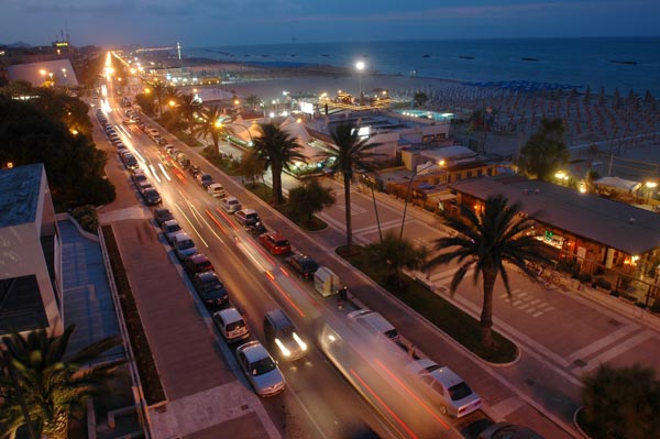 Investita da un’auto sul lungomare di Pescara, grave 50enne di Scapoli pescara scapoli
