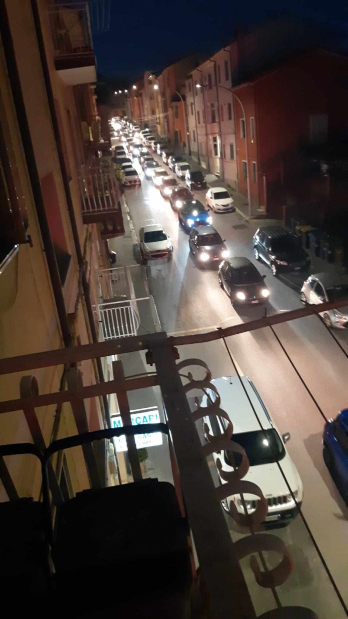 Traffico nel caos a via Delle Frasche, il Comune sospende la sperimentazione del senso unico