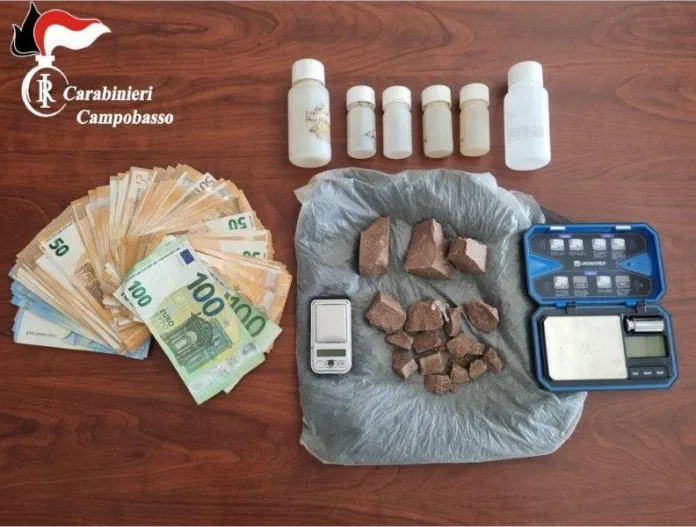 In camera da letto quasi 200 grammi di eroina, arrestato 31enne