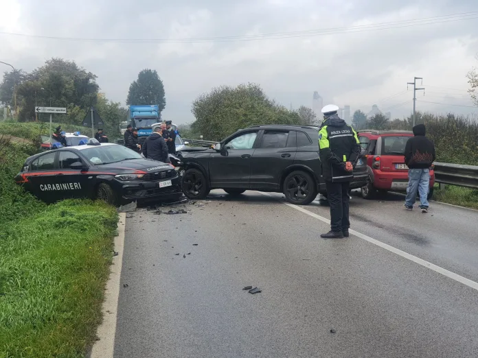 Incidente sulla SS85 Venafrana: quattro auto coinvolte, tra cui una dei carabinieri incidente carabinieri