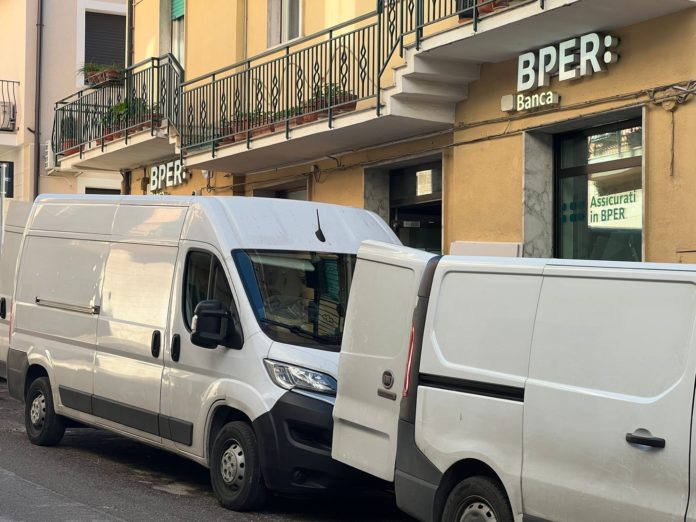 Montenero di Bisaccia: fanno saltare in aria uno sportello del bancomat