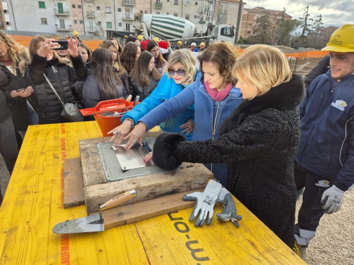 Campobasso, nasce la nuova scuola Montini. Festa per la posa della prima pietra