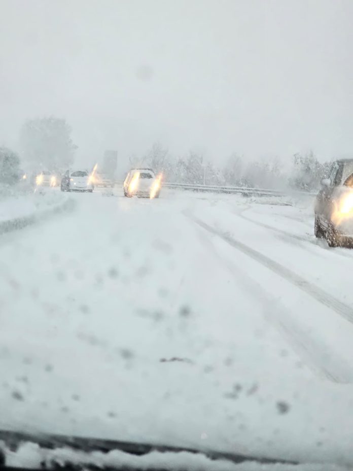 Neve nelle aree interne del Molise e a Campobasso, disagi per il vento sulla costa