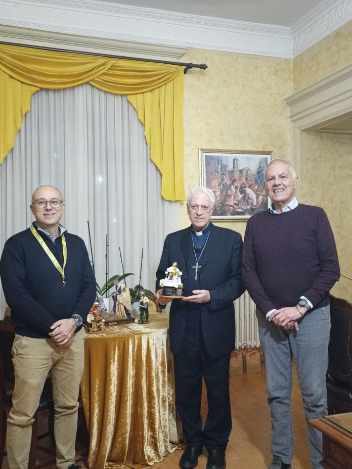 Confartigianato e Coldiretti donano ai vescovi statuina del presepe