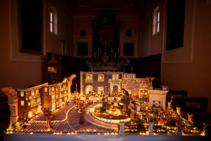 Il presepe di Gambatesa ambientato in un quartiere del paese in miniatura. Per questa edizione, il Gruppo “Natale a San Nicola” ha riprodotto Largo Fontana