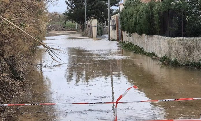Maltempo a Termoli: via del Germano Reale allagata, evacuate due case a Rio Vivo