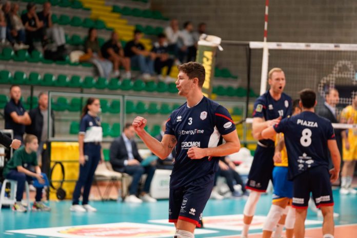 Volley, A3, EnergyTime Spike Devils, lotta serrata ma stop a Sorrento. La capolista esce fuori in ogni finale di parziale