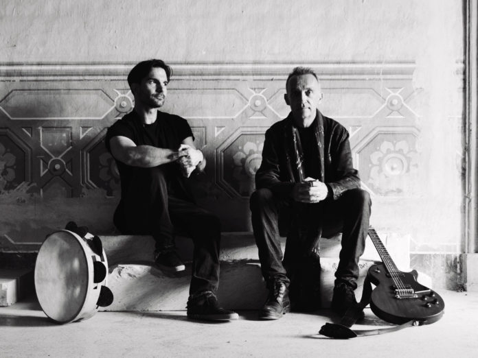 Il Termoli Jazz si tuffa nel mondo della musica etnica, in città Justin Adams e Mauro Durante