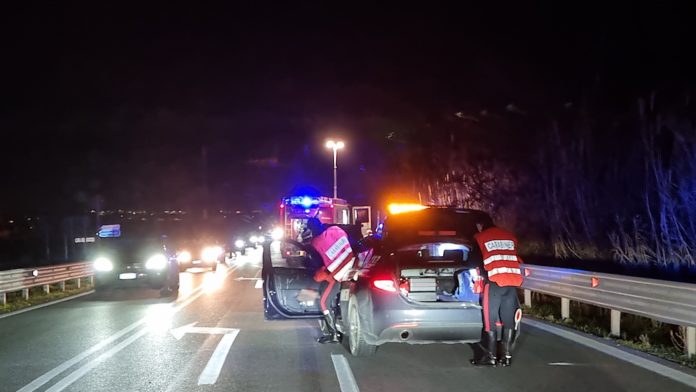 Scontro tra due auto sulla Statale 16