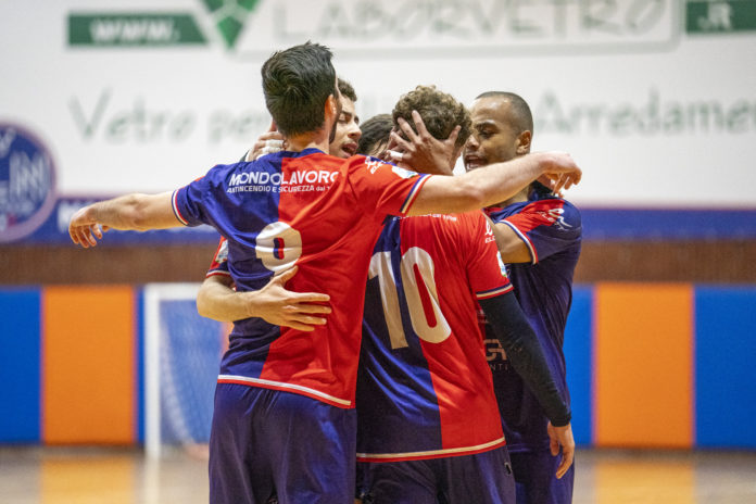 Futsal, A2 elite, Cln Cus Molise, battuta la Tombesi: prima vittoria in trasferta e settimo posto al giro di boa. Rossoblù in coppa Italia