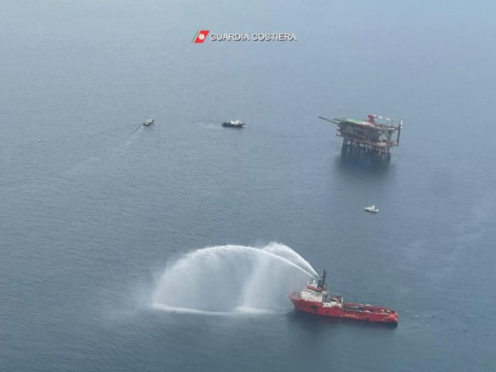 Incendio sulla piattaforma, Legambiente: “E’ ora di dire basta”