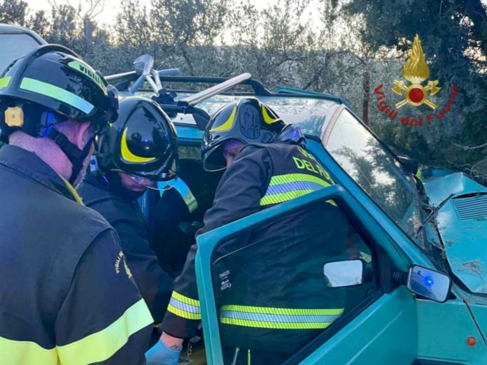 Montenero di Bisaccia: un uomo estratto dall’auto dopo incidente