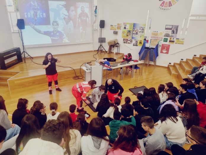 A lezione con gli infermieri del Cives: alla Brigida gli studenti imparano a salvare vite