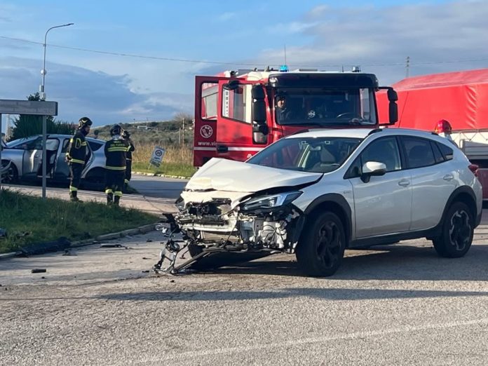 Termoli:scontro tra due auto, paura a Rio Vivo