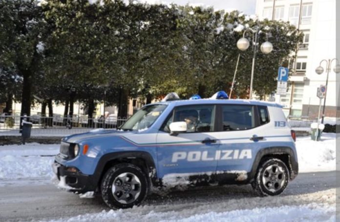 Coppia bloccata nella neve soccorsa dalla Polizia