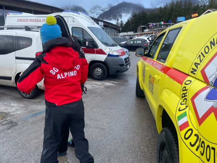 Monti del Matese, napoletano di 60 anni ferito a un braccio: interviene il Soccorso Alpino e lo porta a valle per le cure