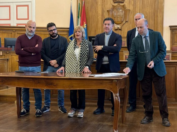 Parcheggi a pagamento, l’amministrazione risponde alle polemiche: “Vogliamo favorire un ricambio nelle soste”