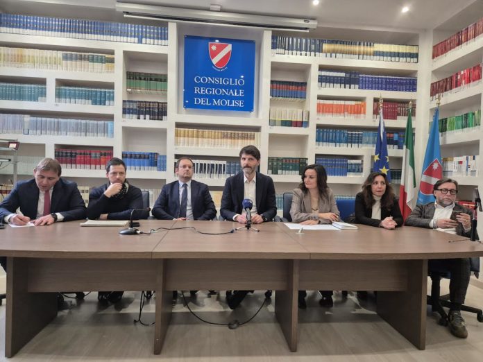 “Comunicazione tardiva”: le opposizioni criticano Roberti e chiedono al presidente di riferire in aula