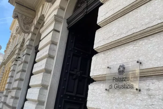 Condivise online materiale dal contenuto sessualmente esplicito con due minorenni molisane, condannato 56enne trentino