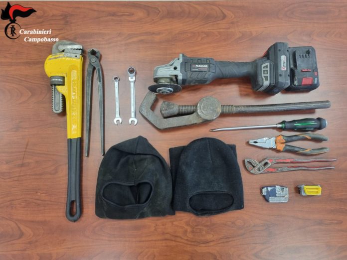 Inseguiti e arrestati due ladri, hanno 29 e 38 anni