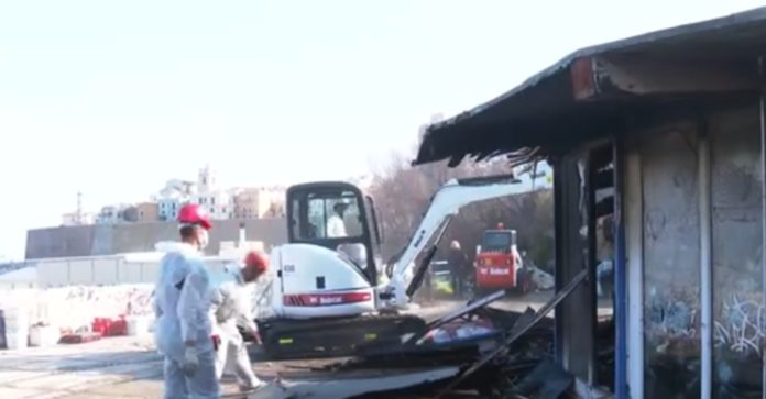 Termoli: iniziati i lavori di demolizione del chiosco di Pozzo Dolce