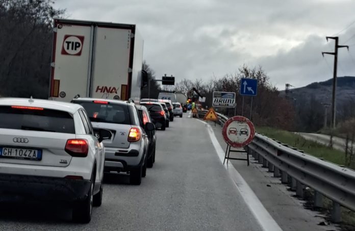 Trignina, dopo un mese dalla rimozione tornano i semafori vicino alla Galleria Serre trignina semaforo Galleria Serre