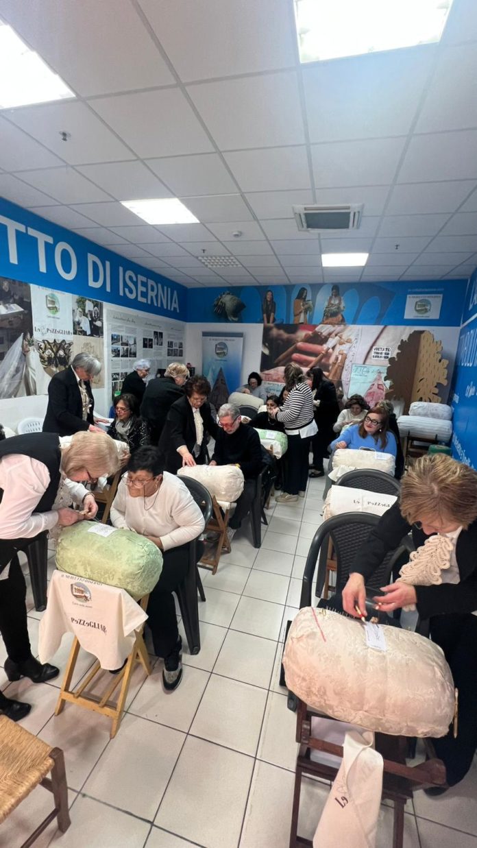 Isernia, successo per il corso di merletto a tombolo al centro commerciale ‘In Piazza’