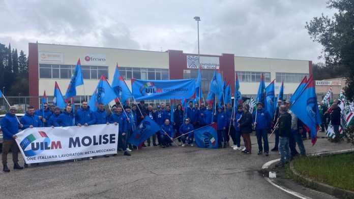 Sciopero nazionale dei metalmeccanici: “Nonostante la pioggia, abbiamo portato in piazza la nostra voce.”