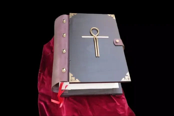 Scrive al contrario, opera dedicata a Mattarella: l’ultima ”fatica” di Michele Santelia