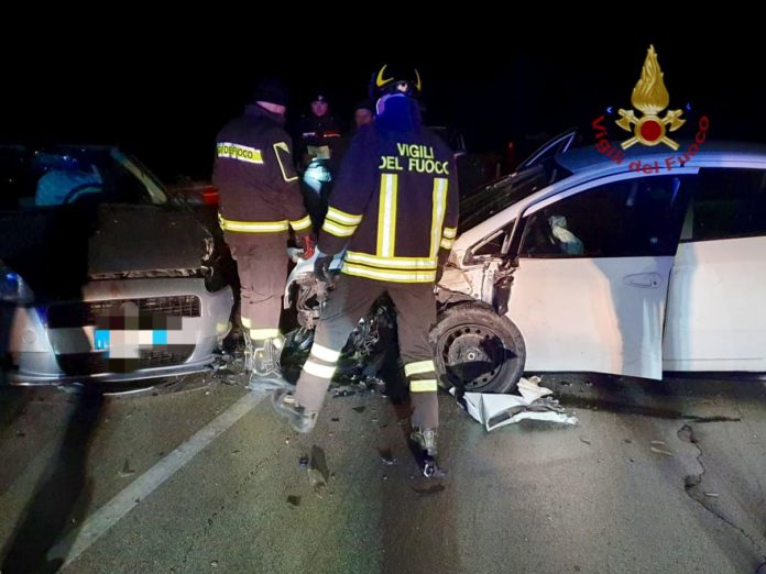 Frontale nella notte a Ferrazzano: uno degli automobilisti in ospedale