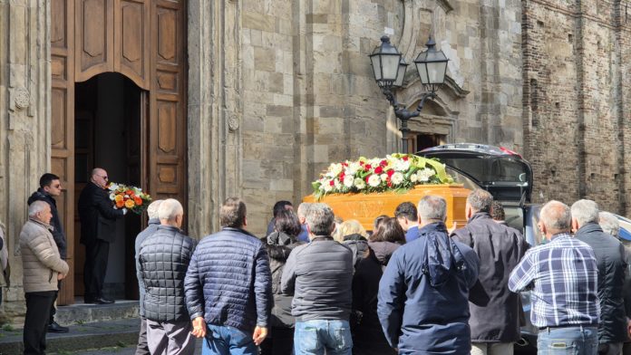 L’ultimo saluto a Nicola Di Carlo. Don Stefano: “Continuerà a esistere nei sogni e nei progetti della famiglia”