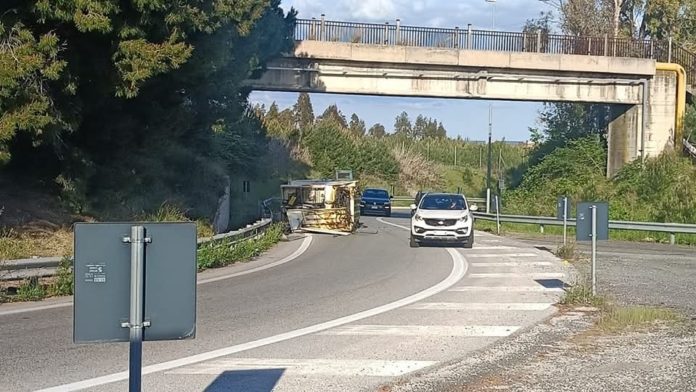 Termoli: perdita di carico da un mezzo pesante.