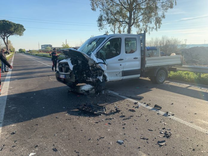 Scontro tra auto e camioncino sulle Piane di Larino, un ferito