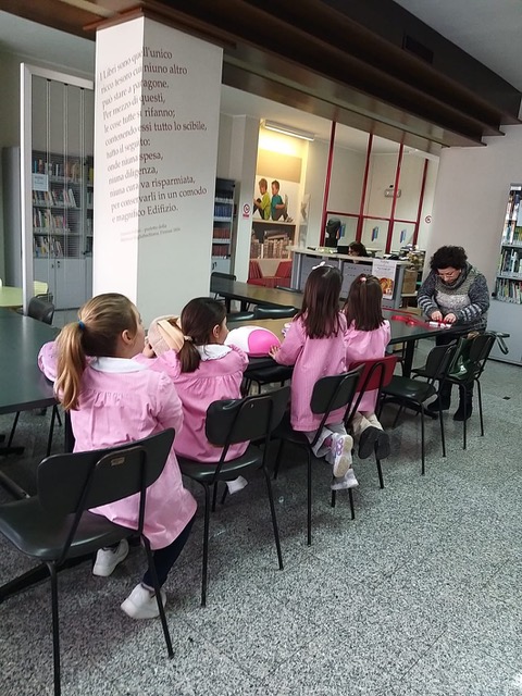 I bambini dell’infanzia di Acquaviva Collecroce donano “Pinocchio” in croato molisano alla biblioteca di Termoli
