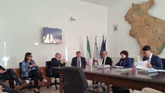 Acqua del Molise alla Puglia, incontro a Bari. Roberti: disponibili a parlare del surplus, ma le opere irrigue regionali hanno la precedenza